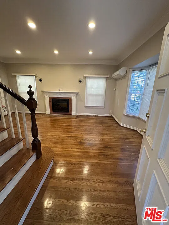 205 S Doheny Dr — Photo 2