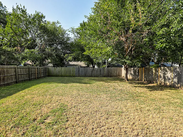912 Garver St — Photo 26