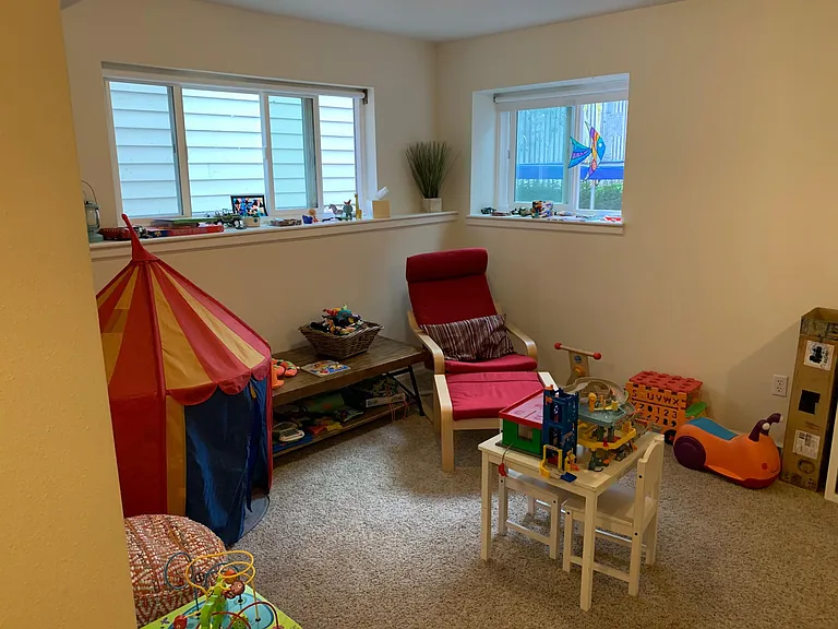 83 Mineola Ct — Photo 22