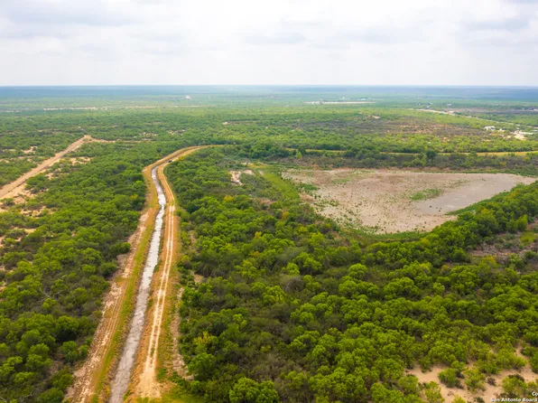 27567 FM 1021, El Indio, TX 78860