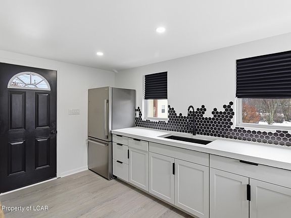 4th image of 225 Ebervale Rd