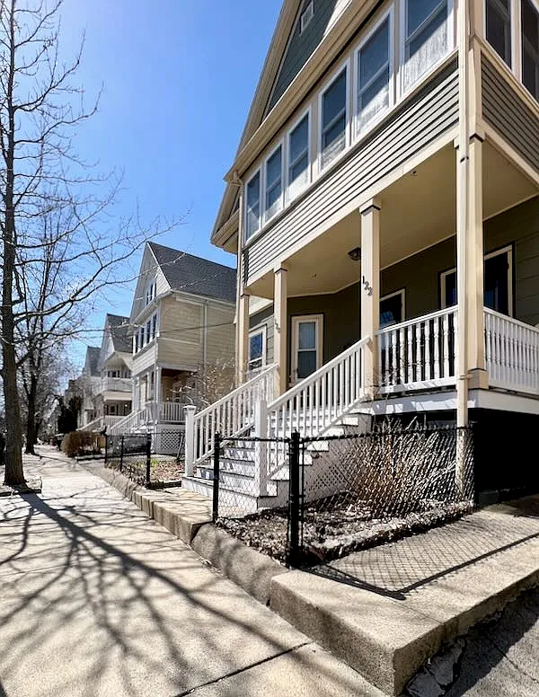 2 bed, 950 sqft, $3,100 — Photo 1
