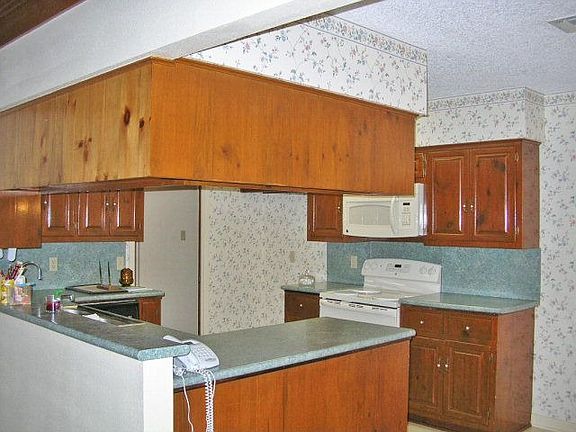 3rd image of 448 Goehmann Ln