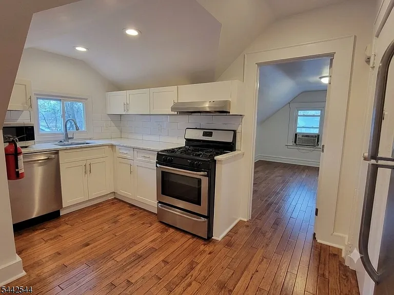 18 Olive St #3 — Photo 15