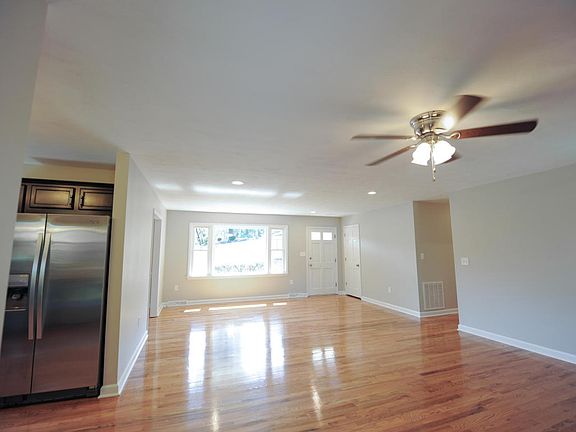 5th image of 4443 Wyndale Ave