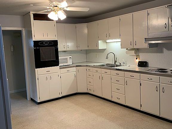 Kitchen 17’6” x 14’