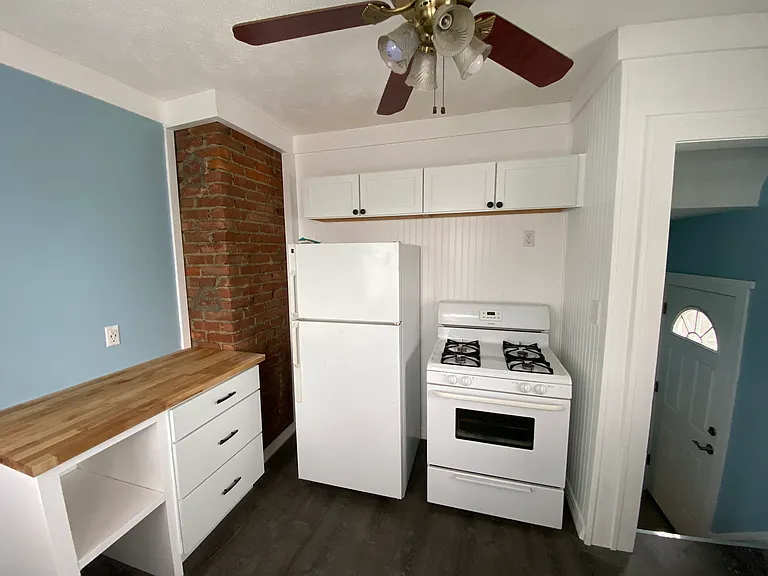 7526 Manhattan Ave — Photo 5