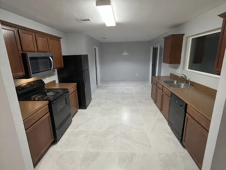 8440 Shallow Creek Dr — Photo 20
