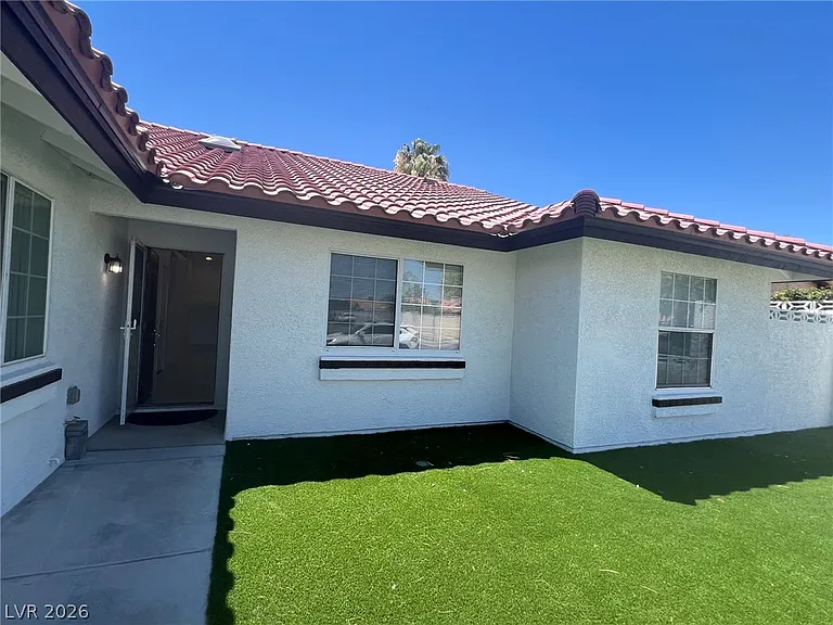 5645 W Katie Ave — Photo 3