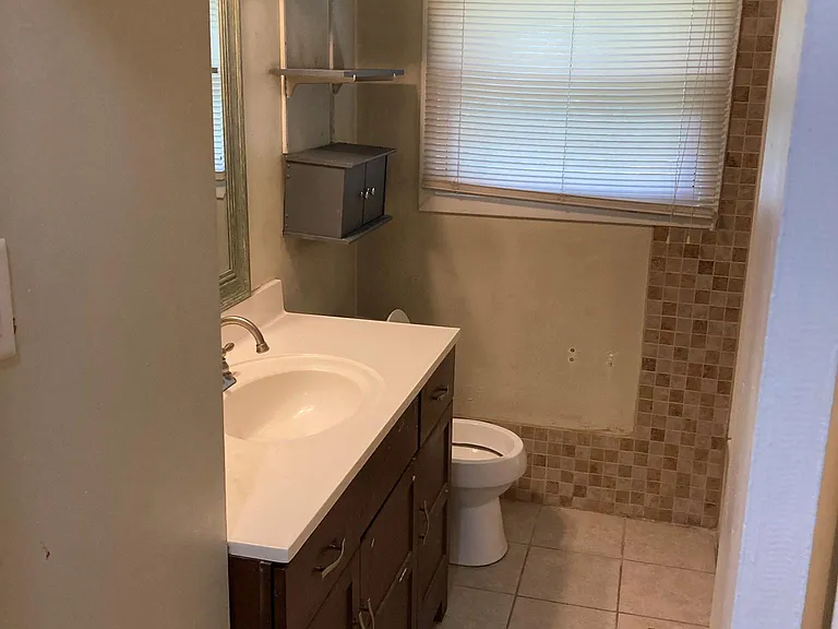 115 Kingsbury Cir — Photo 3