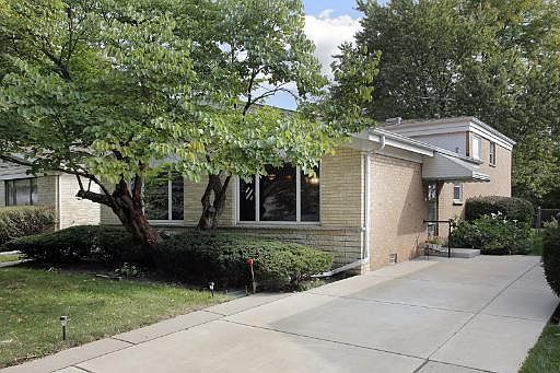 1st image of 636 Leamington Ave