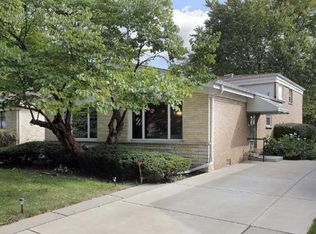 636 Leamington Ave, Wilmette, IL 60091