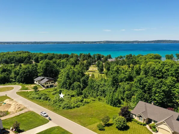 7791 Turnberry Cir, Williamsburg, MI 49690