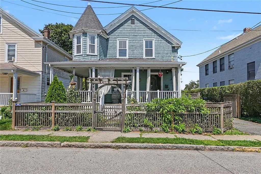 3 bed, 1.5 bath, 1410 sqft, $4,000 — Photo 1
