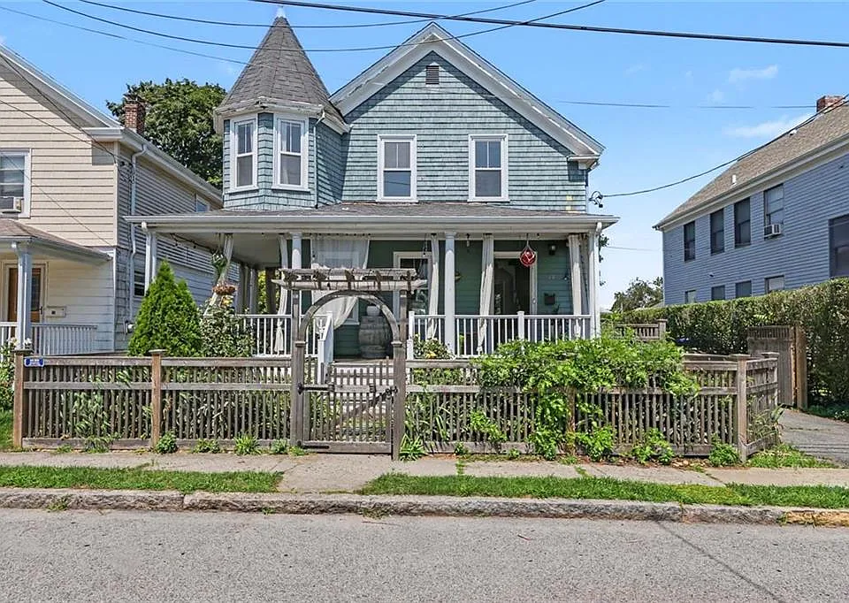 24 Russell Ave