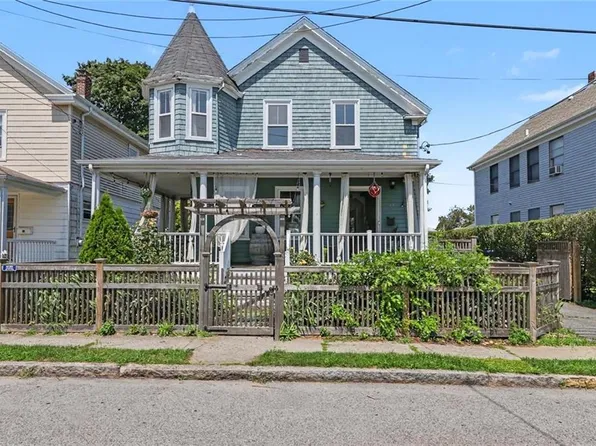 24 Russell Ave, Newport, RI 02840