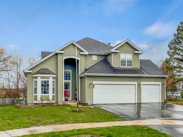 919 School Ct, Round Lake, IL 60073