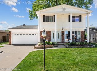 11134 Fairway Dr, Sterling Heights, MI 48312