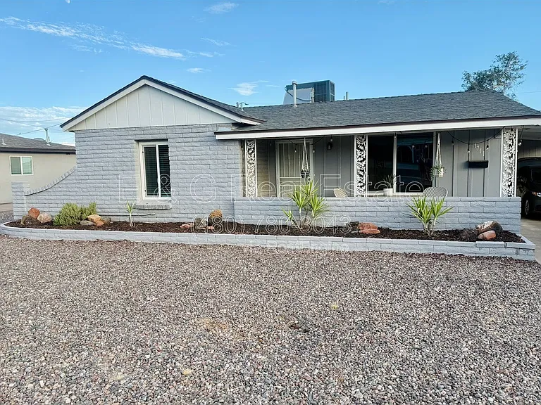 1711 W Montecito Ave — Photo 1