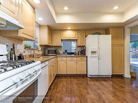 5th image of 11341 NW 23rd St