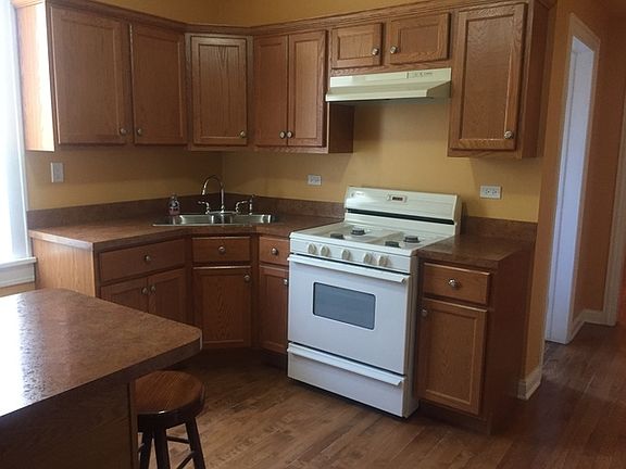 3rd image of 5547 S Natoma Ave #1R