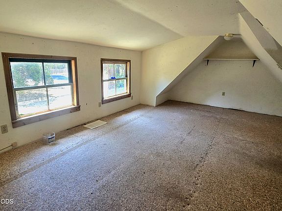 26th image of 4490 Holland Loop Rd