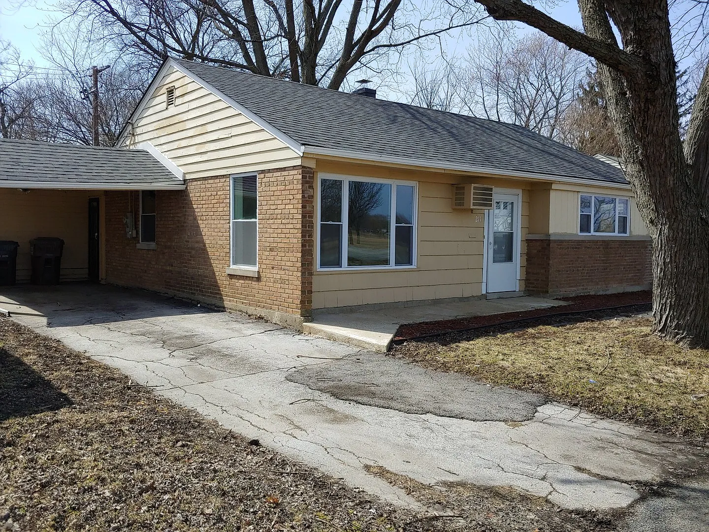 211 Sauk Trl photo 1