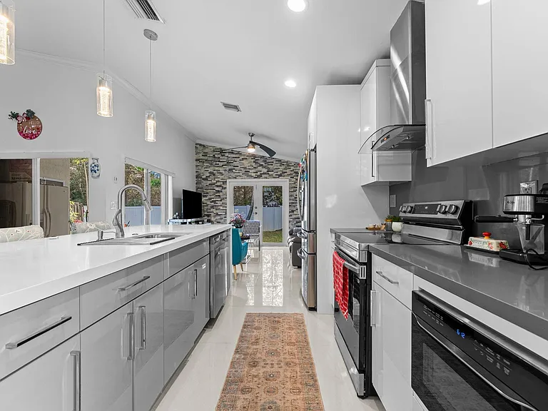 181 SW 203rd Ave — Photo 4