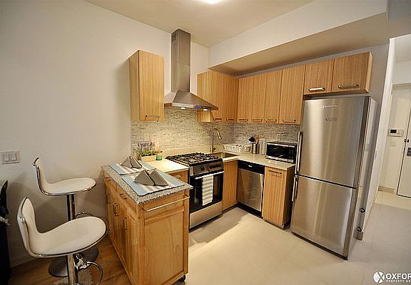 4th image of 227 Grand St APT 3D