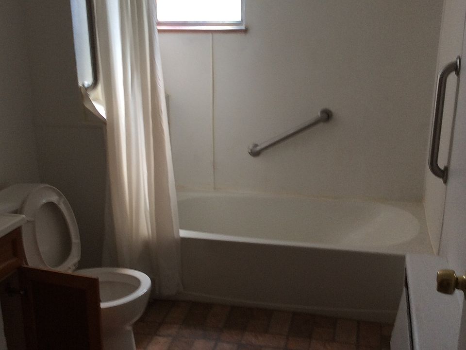 2nd image of 201 Park Ave APT 6