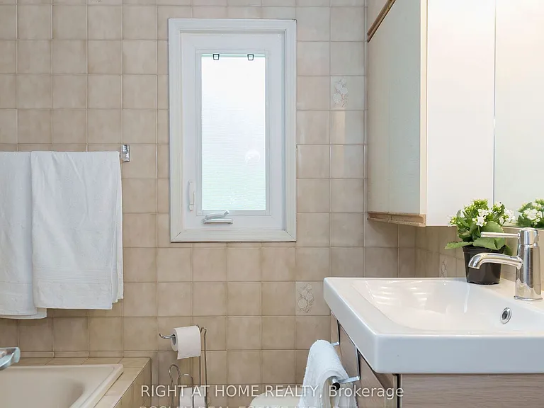 60 Brookridge Dr — Photo 12
