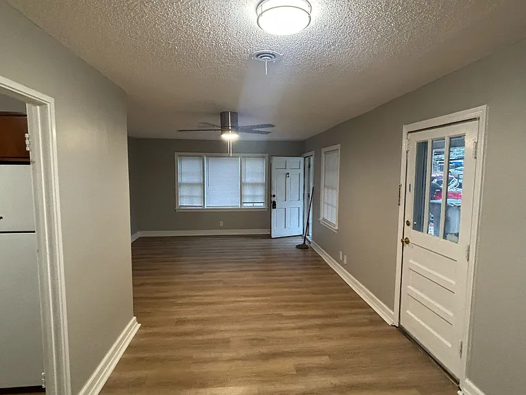 1621 Burdette Dr — Photo 2