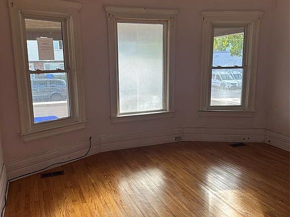 2nd image of 547 Pierre Ave