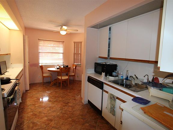 5th image of 1606 Abaco Drive #J4