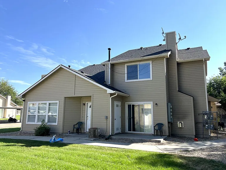 Midland 4-Plex 141 — Photo 2