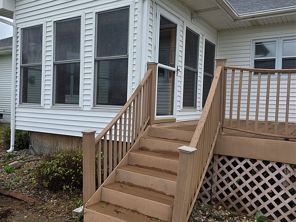 2nd image of 1015 S R St