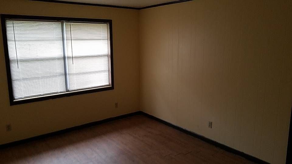 2nd image of 440 S Maple St