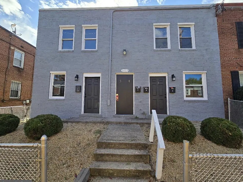 5433 C St SE #1