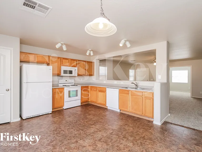 2532 E Olivine Rd — Photo 6