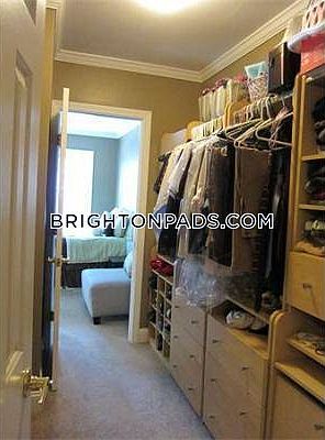 3rd image of 156 W Newton St