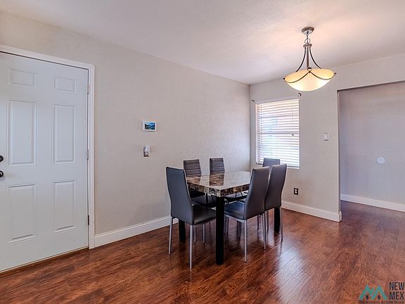 3rd image of 828 W Manana Blvd