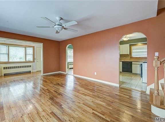4th image of 8 Pocahontas St E