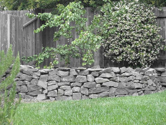 Dry stone wall