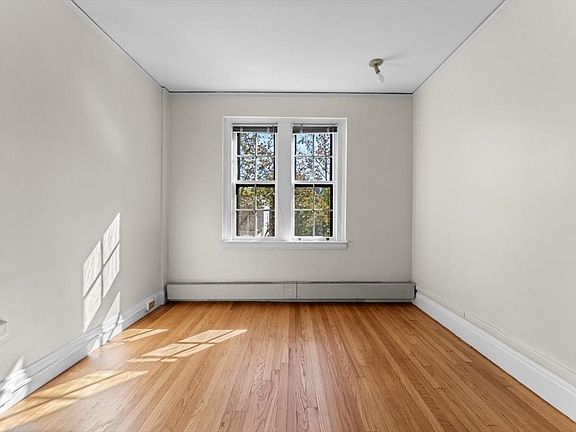 3rd image of 988 Memorial Dr APT 386
