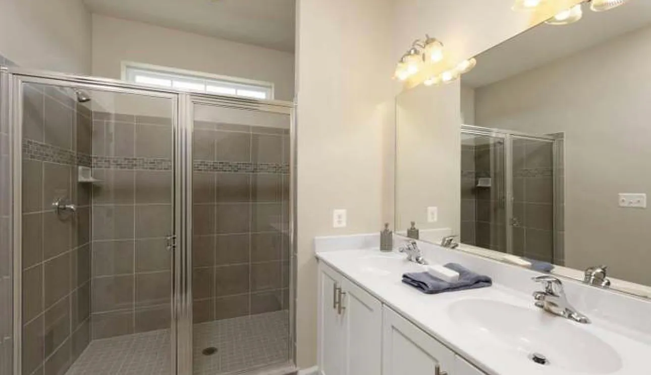 3 bed, 3.5 bath, 2809 sqft, $3,700 — Photo 4