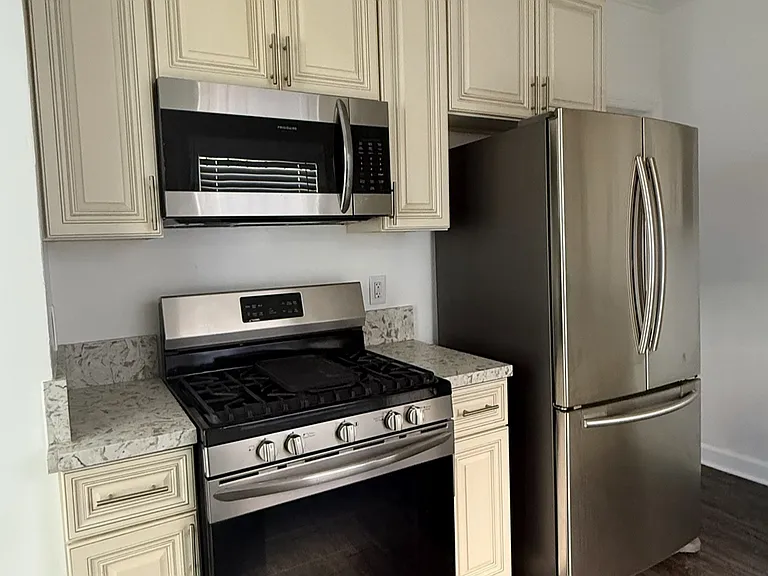 4118 1/2 S Naomi Ave — Photo 5