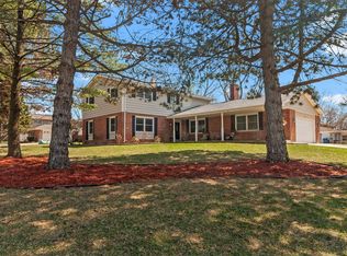 7507 Rohrer Dr, Downers Grove, IL 60516