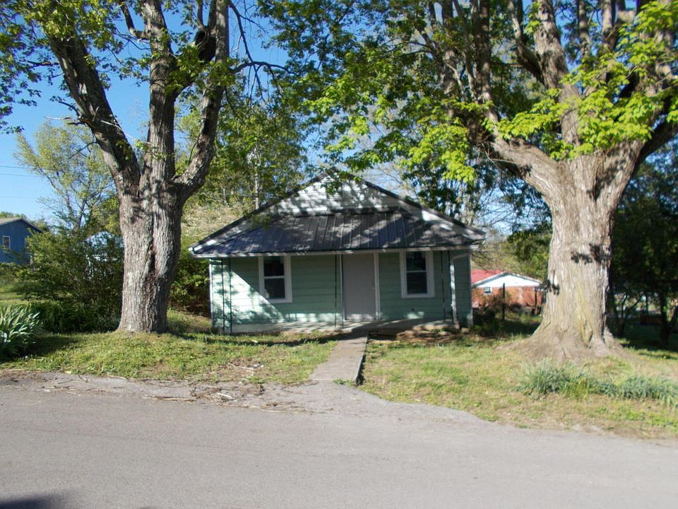 2nd image of 328 Brown St