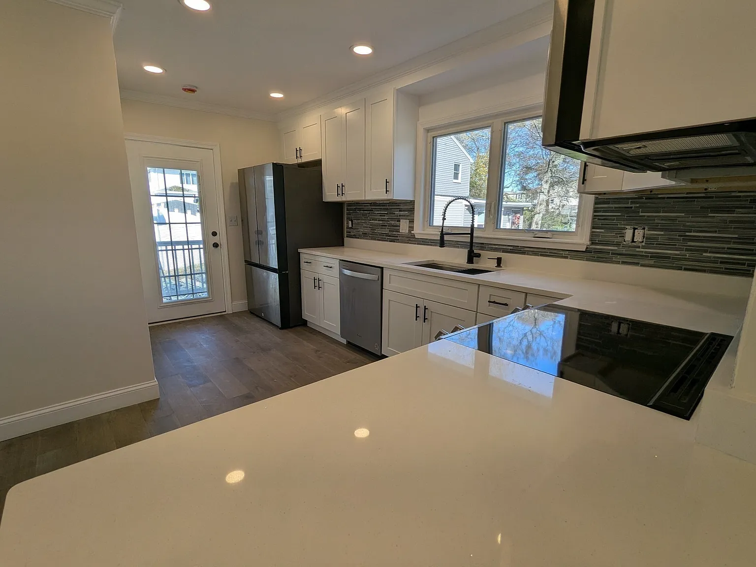 4 bed, 2.5 bath, 2056 sqft, $4,500 — Photo 1