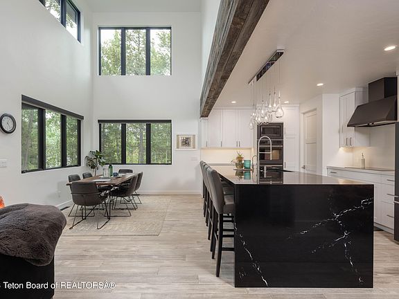5th image of 296 Aspen Ridge Trl